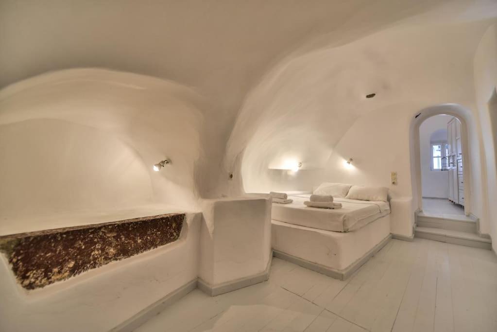 Astrea Suites "Ostria Cave Villa-Outdoor Jacuzzi" Oía Buitenkant foto